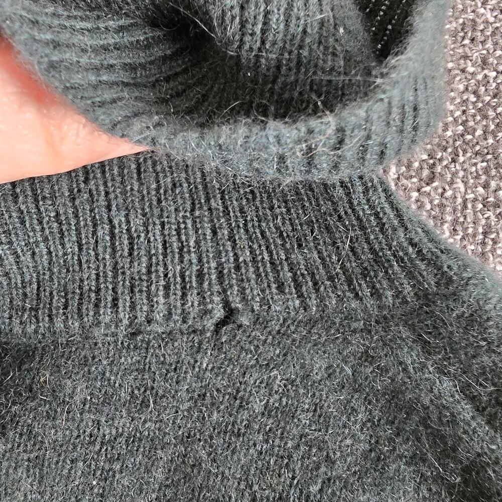100% CASHMERE C By Bloomingdales Turtleneck Sweater Large forrest Green 4.99shp - Picture 7 of 7